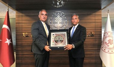 TÜRSAB HEYETİ, BAKAN MEHMET NURİ ERSOY'U MAKAMINDA ZİYARET ETTİ