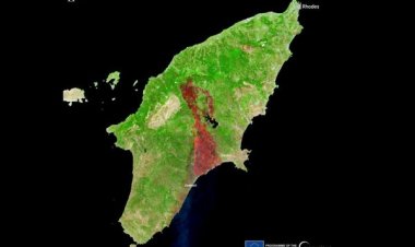 YANGIN, RODOS TURİZMİNİ VURDU