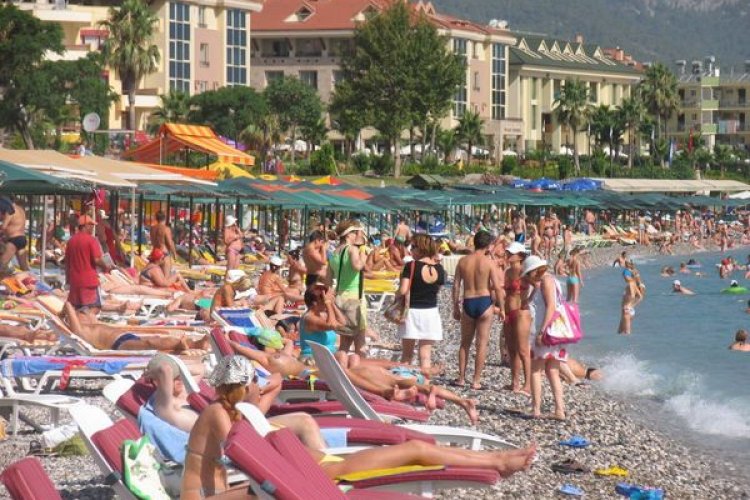 TURİZM GELİRİ GEÇEN YILIN AYNI ÇEYREĞİNE GÖRE %2,6 AZALDI
