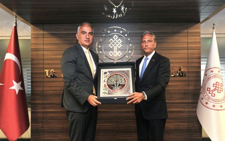 TÜRSAB HEYETİ, BAKAN MEHMET NURİ ERSOY'U MAKAMINDA ZİYARET ETTİ