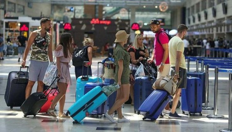 TURİST SAYISI ZİRVEYE KOŞARKEN GELİRDE TOPARLANMA YAVAŞ KALDI