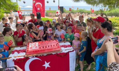 AKKA ALİNDA HOTEL’DE ZAFER COŞKUSU