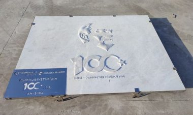 700 KİLOLUK MERMER ANIT TAŞI SU ALTINDA!