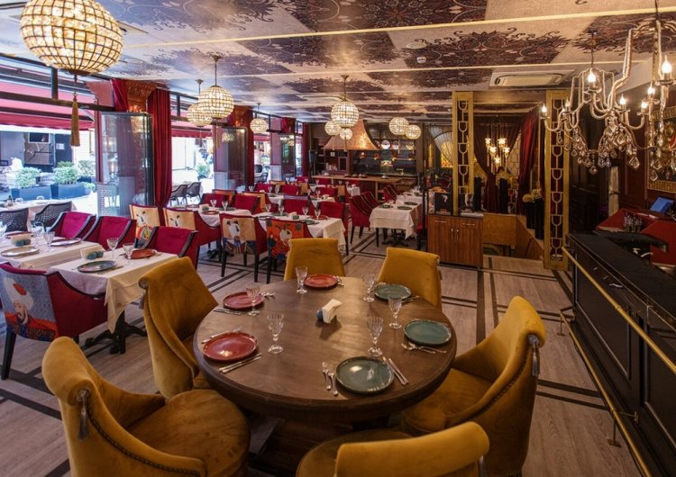 SULTANAHMET'İN GASTRONOMİ İNCİSİ 'DERALİYE RESTAURANT'
