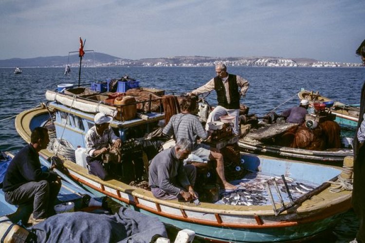 ARA GÜLER ARŞİVİNDEN AYVALIK FOTOĞRAFLARI GÜN YÜZÜNE ÇIKIYOR