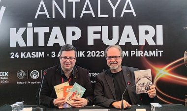 TANSU DURAN VE HALİL ÖNCÜ, ANTALYA KİTAP FUARI’NDA OKURLARIYLA BULUŞTULAR