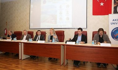 ŞEHİR VE TURİZM PANELİ DÜZENLENDİ