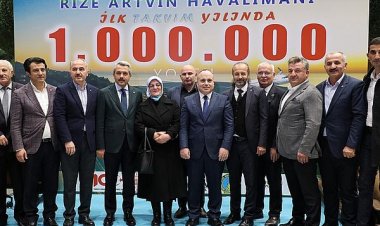 BİR MİLYONUNUNCU YOLCU TÖRENLE KARŞILANDI