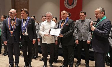 YIL SONU GALA YEMEĞİNE EV SAHİPLİĞİ YAPTI