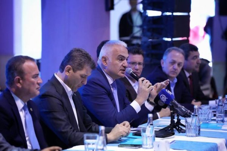 BAKAN ERSOY KAŞ'TA TURİZM SEKTÖR TEMSİLCİLERİ VE STK'LARLA BİR ARAYA GELDİ