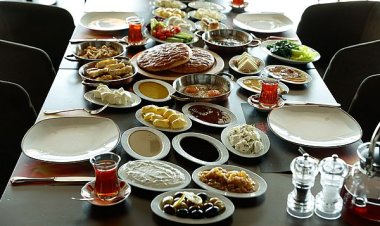 VAN KAHVALTISI İLE YEREL EKONOMİYE KATKI SAĞLAYIP KÜLTÜR ELÇİLİĞİ YAPACAK