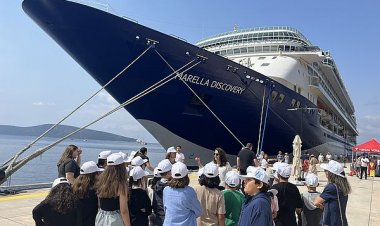 İKİ GEMİ AĞIRLADI, 30 ÇOCUĞA KRUVAZİYER HEYECANI YAŞATTI