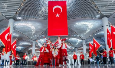 İGA İSTANBUL HAVALİMANI'NDA CUMHURİYET COŞKUSU