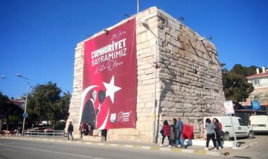 GELİBOLU KALESİ VE PİRİ REİS MÜZESİ ZİYARETÇİLERİNİ AĞIRLIYOR