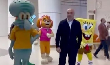 HİÇ OYUNCAĞI OLMADI, ŞİMDİ MİLYONLARCA ÇOCUĞUN HAYALİNİ GERÇEKLEŞTİRİYOR!