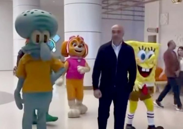 HİÇ OYUNCAĞI OLMADI, ŞİMDİ MİLYONLARCA ÇOCUĞUN HAYALİNİ GERÇEKLEŞTİRİYOR!