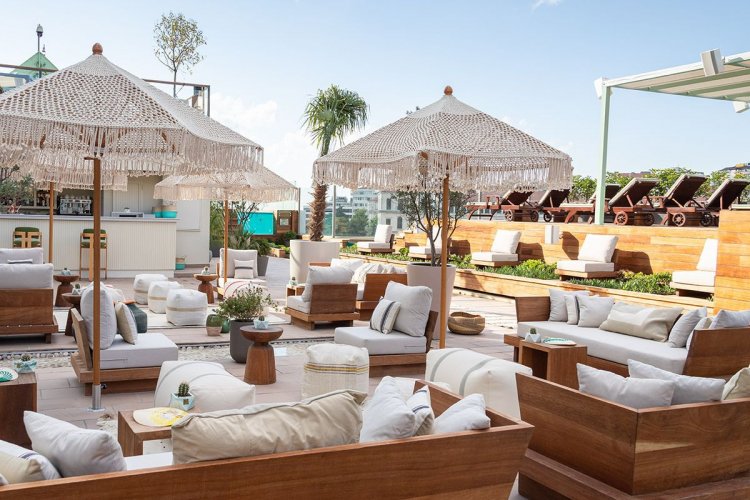 İSTANBUL’UN GÖZDE BULUŞMA NOKTASI: THE ROOF