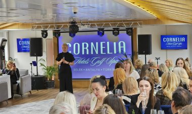 CORNELİA DİAMOND, MOSKOVA'DAN SONRA ST. PETERSBURG'DA