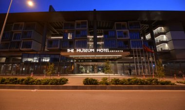 BİR KAZIYLA BAŞLAYAN 30 BİN ESERLİK HİKÂYE