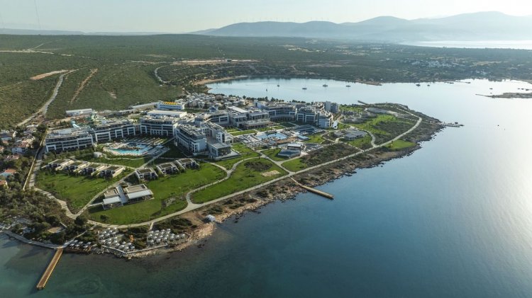 TÜRKİYE'DE 'İKİ MAVİ BAYRAK' ALAN İLK OTEL OLDU