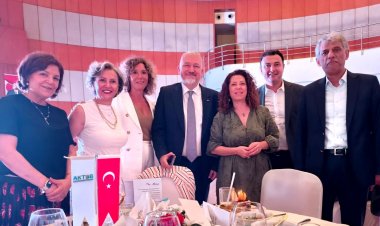 AKTOB YEMEĞİNDE SÜRPRİZ DOĞUM GÜNÜ KUTLAMASI