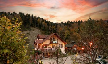 TÜRK GEZGİNLER GÜNEŞTEN KAÇIP SERİN TATİLLERİ TERCİH EDİYOR