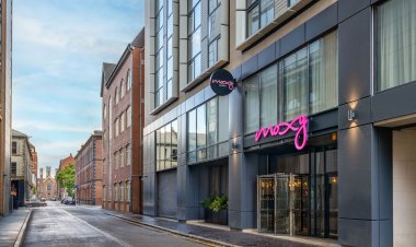 100.OTEL AÇILIŞINI  KUTLUYOR