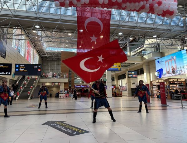 FRAPORT TAV ANTALYA HAVALİMANI’NDA CUMHURİYET COŞKUSU