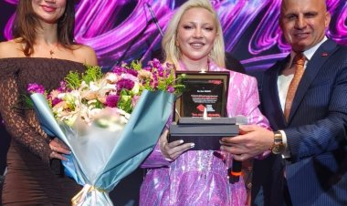 ECE SEÇKİN KONSERİ İLE SON BULDU