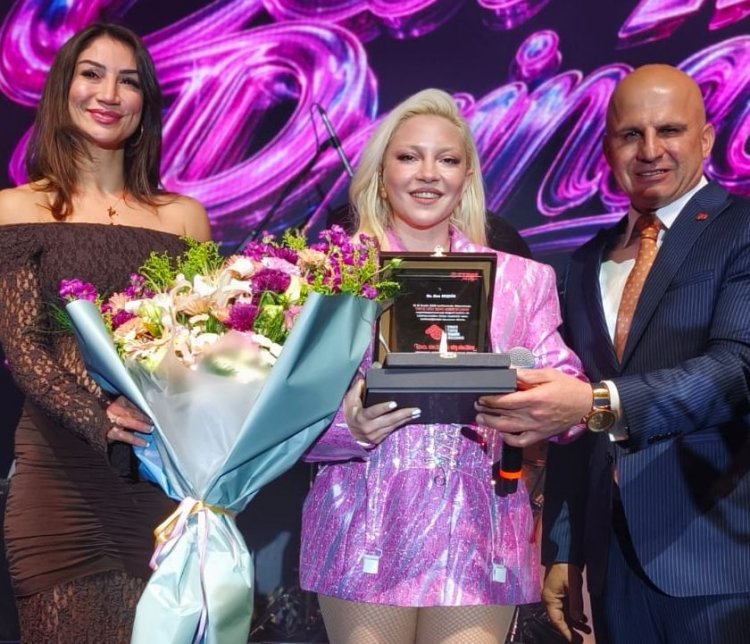 ECE SEÇKİN KONSERİ İLE SON BULDU