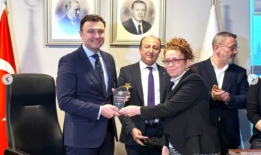 DR. CANDEMİR ZOROĞLU’NA DUYGUSAL VEDA