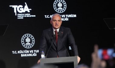 BAKAN ERSOY DUYURDU: 2025 YILI TURİZM GELİRİ 65 MİLYAR DOLARI AŞTI!