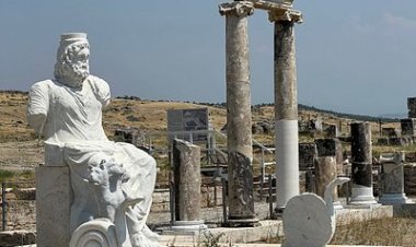 BEYAZ CENNETİN ANTİK KOMŞUSU: HİERAPOLİS’TE TARİHE YOLCULUK!