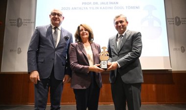 JALE İNAN 2025 ANTALYA YILIN KADINI ÖDÜL TÖRENİ GERÇEKLEŞTİRİLDİ