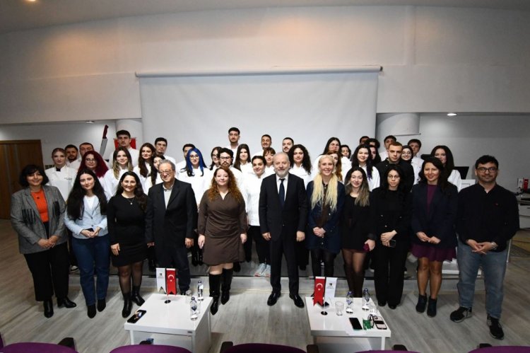 ALANYA ÜNİVERSİTESİ’NDE GELECEĞİN ŞEFLERİ CEKETLERİNİ GİYDİ