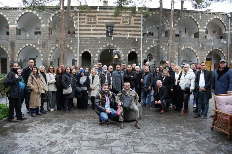 TURİZMDE MEZOPOTAMYA VE ADA BULUŞMASI: KKTC HEYETİ DİYARBAKIR’DA AĞIRLANDI