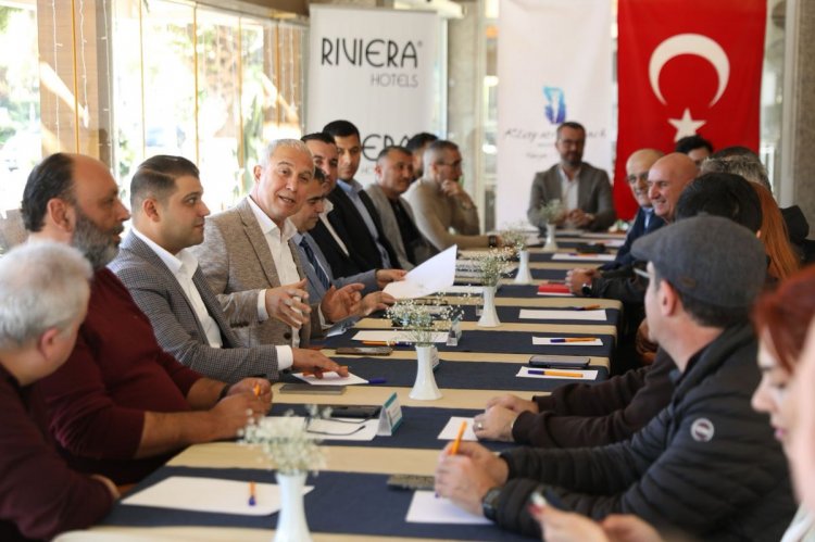 ALANYA’DA DAMLATAŞ İÇİN GÜÇ BİRLİĞİ: BAŞKAN ÖZÇELİK’TEN TURİZMCİLERE 'YOL HARİTASI' SUNUMU