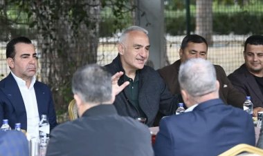 BAKAN ERSOY: 'TÜRKİYE TURİZMDE ARTIK DEVLER LİGİNDE ZİRVEYE OYNUYOR'