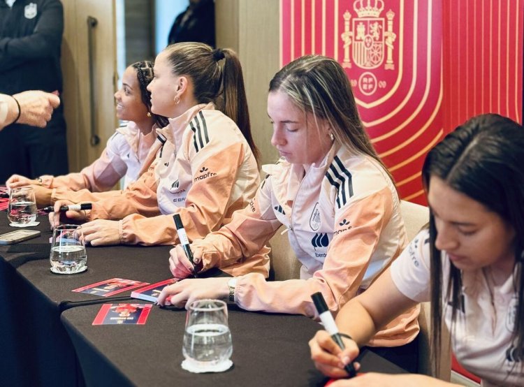 ANTALYA’DA DÜNYA ŞAMPİYONU AĞIRLANDI: İSPANYA KADIN MİLLİ TAKIMI TİTANİC DELUXE LARA’DA