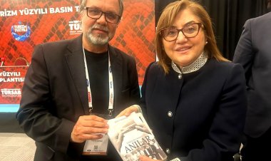 KEMER’İN HAFIZASI GAZİANTEP’E EMANET: HALİL ÖNCÜ KİTABINI BAŞKAN ŞAHİN’E TAKDİM ETTİ