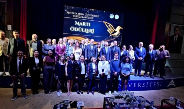 ANTALYA BİLİM ÜNİVERSİTESİ TURİZM FAKÜLTESİ MARTI ÖDÜLLERİ TÖRENLE SAHİPLERİNİ BULDU