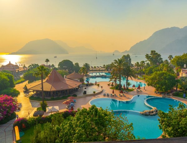 MARTI RESORT, 'MARMARİS’İN EN İYİ LÜKS SAHİL OTELİ' SEÇİLDİ