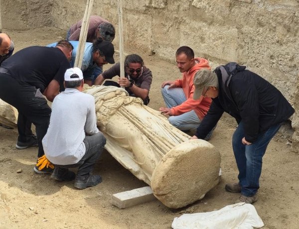 LAODIKEIA’DA TARİHÎ KEŞİF! 2 METRELİK ATHENA HEYKELİ GÜN IŞIĞINA KAVUŞTU