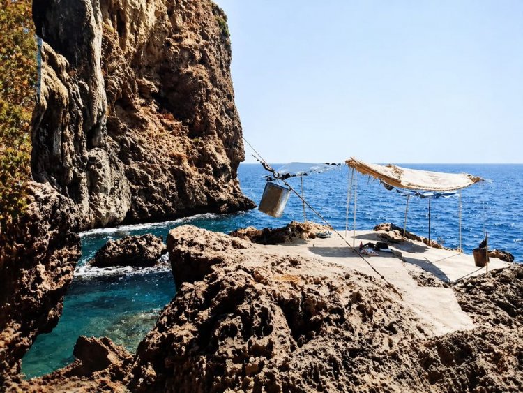 1974 Motel Antalya Sahili Falezler / Bu &ccedil;ıkrıkla misafirin isteği yukarıdan aşağıya indiriliyordu