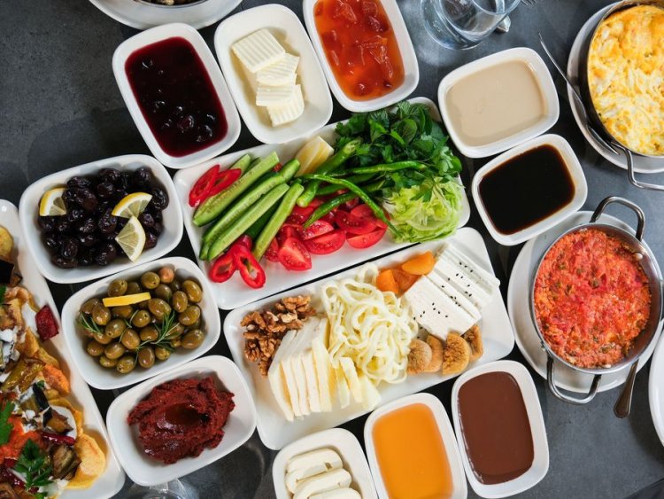 FLOW MANAVGAT ŞELALE’DE DOĞAYLA İÇ İÇE KAHVALTI KEYFİ