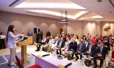 ÇEŞME’DE TURİZMİN GELECEĞİ ORTAK AKILLA KONUŞULDU
