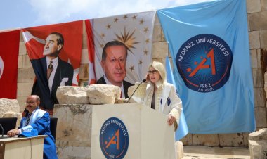 BİNLERCE YILLIK MECLİSTE AKADEMİK ZİRVE
