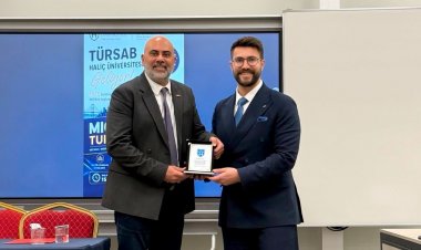 HALİÇ ÜNİVERSİTESİ’NDE MICE TURİZMİ ZİRVESİ: GÜRKAN AKÜN DENEYİMLERİNİ PAYLAŞTI