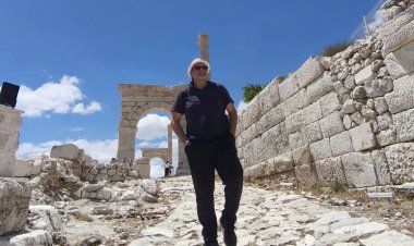 KURBAN BAYRAMI'NDA SAGALASSOS'A ZİYARETÇİ AKINI: 'HALİL ÖNCÜ İLE ANTİK ROTALAR' BURDUR'DA!