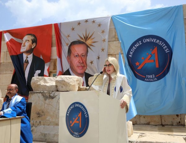 BİNLERCE YILLIK MECLİSTE AKADEMİK ZİRVE